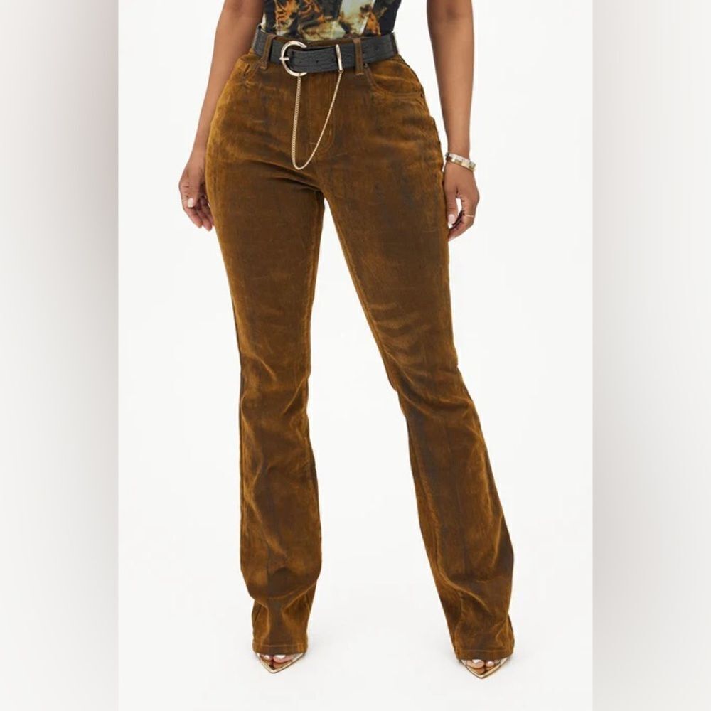 No Interruptions Velvet Bootcut
Jeans